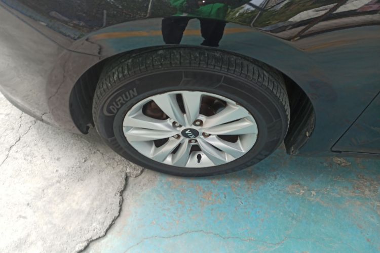 起亚K4 2014款 1.8L 自动GLS车身外观6001