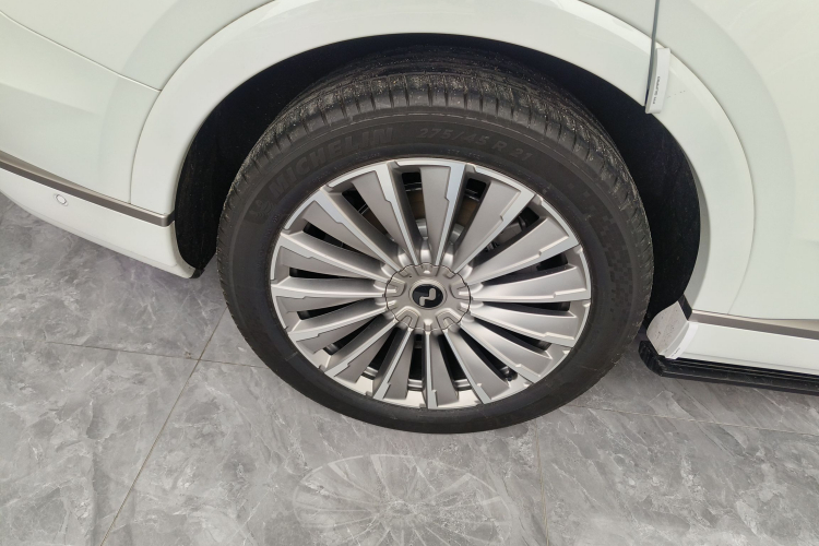 乐道L90 2025款 Ultra 六座版车身外观6008