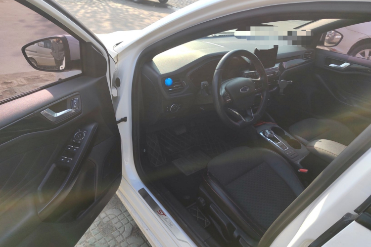 福特 福克斯 2020款 两厢 EcoBoost 180 自动ST Line中控内饰20