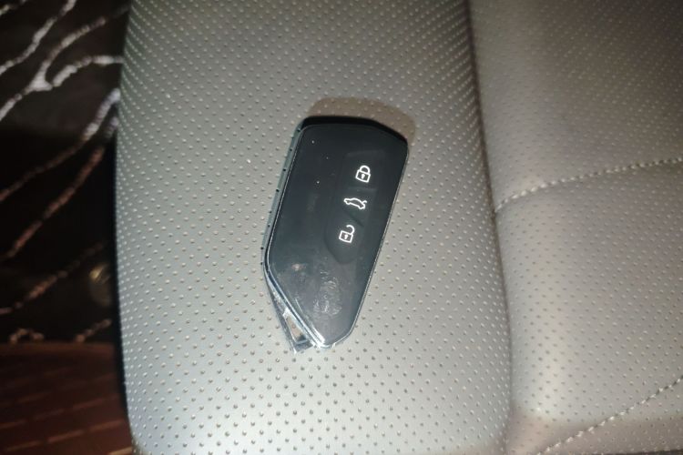 大众 帕萨特 2025款 Pro 380TSI 龙尊版中控内饰11