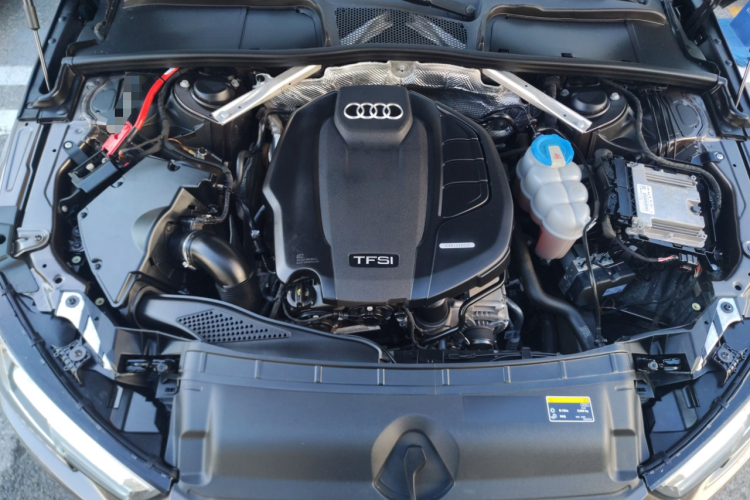 奥迪A4L 2018款 30周年年型 40 TFSI 进取型机舱底盘24