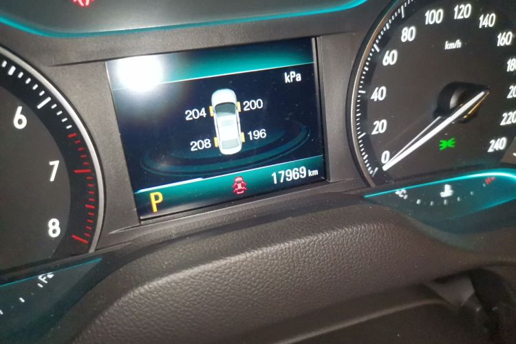 别克 英朗 2021款 改款 典范 1.5L 自动精英型中控内饰15