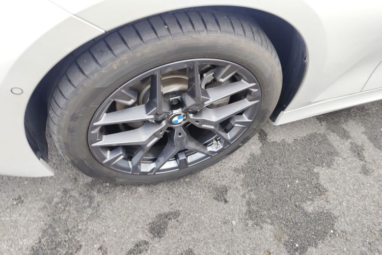 宝马3系 2025款 330Li 尊享型 M运动曜夜套装车身外观6007