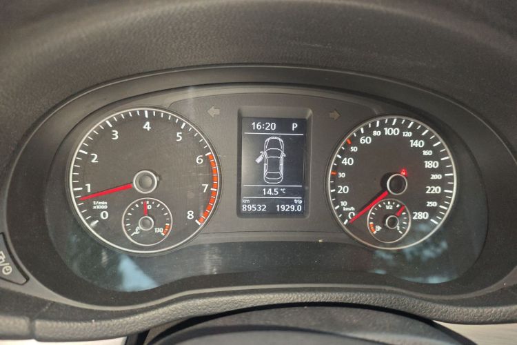 大众 帕萨特 2015款 1.8TSI DSG尊荣版中控内饰14