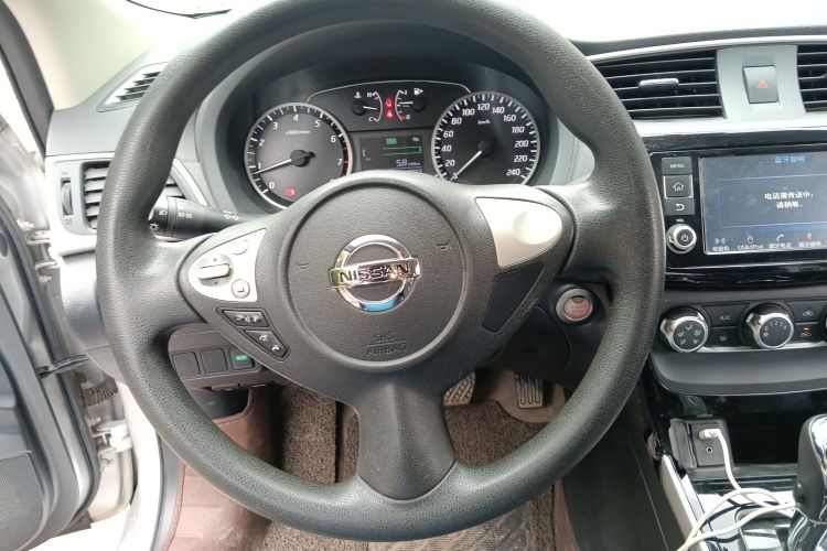 日产 轩逸 2016款 1.6XV CVT智享版中控内饰13