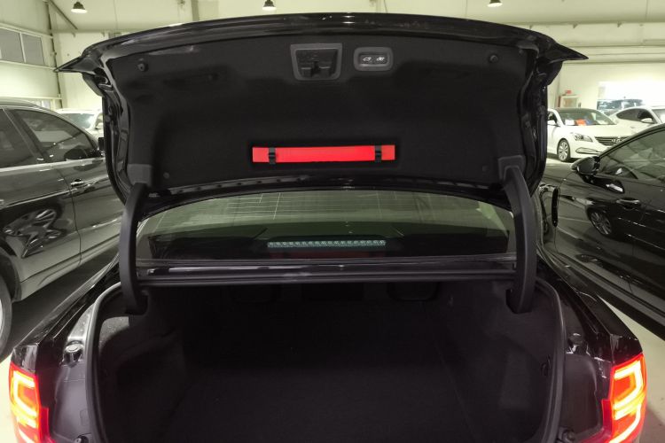 沃尔沃S90 2018款 T5 智尊版机舱底盘23