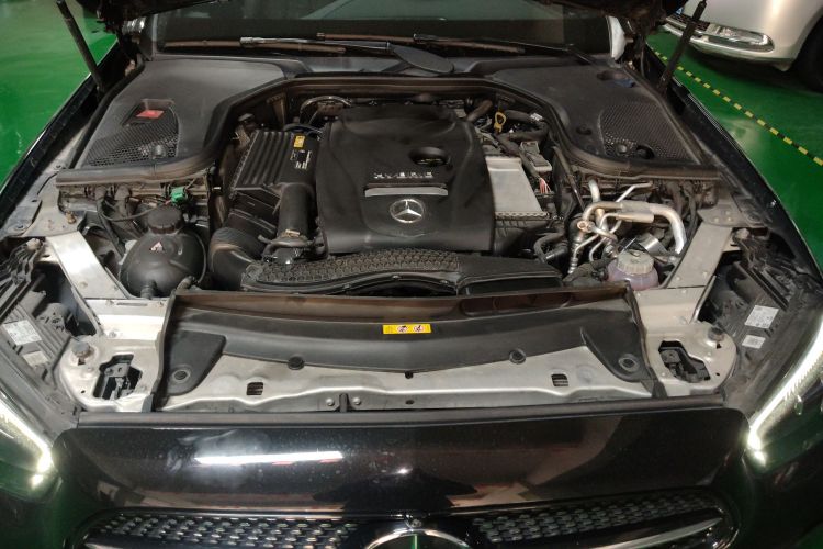 奔驰E级新能源 2023款 E 350 e L 插电式混合动力运动轿车局部细节24