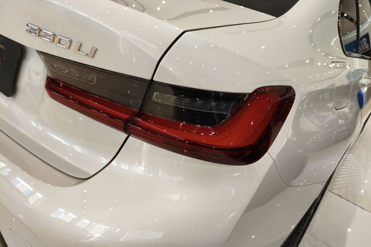 宝马3系 2025款 330Li M运动曜夜套装车身外观9