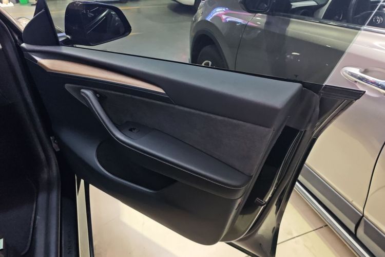 特斯拉 Model Y 2022款 改款 后轮驱动版中控内饰7005