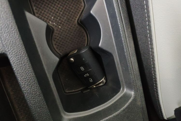 大众 T-ROC探歌 2023款 300TSI DSG两驱星光版中控内饰7001