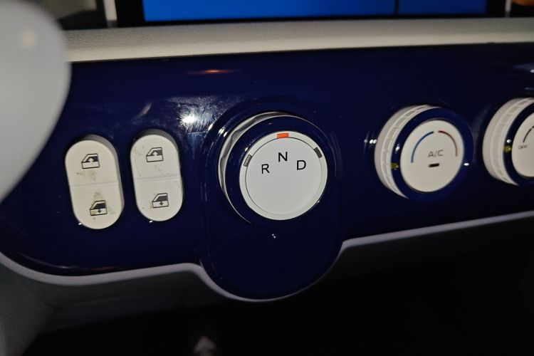 奔腾小马 2025款 222km 伶俐马中控内饰18