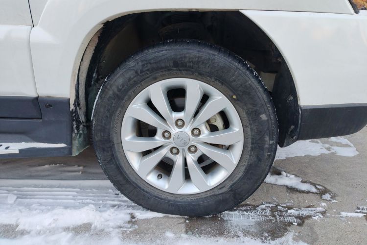 起亚 狮跑 2013款 2.0L 手动两驱版GL车身外观10