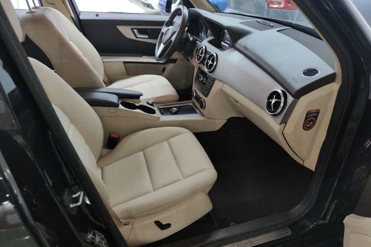 奔驰GLK级 2013款 改款 GLK 300 4MATIC 时尚型局部细节41