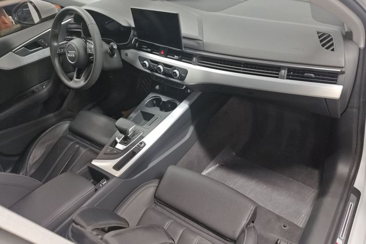 奥迪A4L 2023款 40 TFSI 时尚动感型中控内饰12