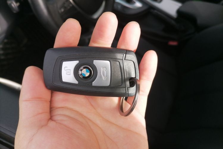 宝马3系GT 2017款 320i 时尚型中控内饰7001