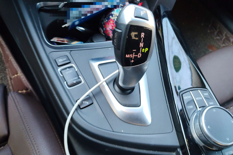 宝马3系 2019款 320Li 时尚型中控内饰18