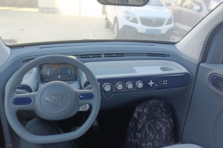 奔腾小马 2025款 222km 闪电马中控内饰12