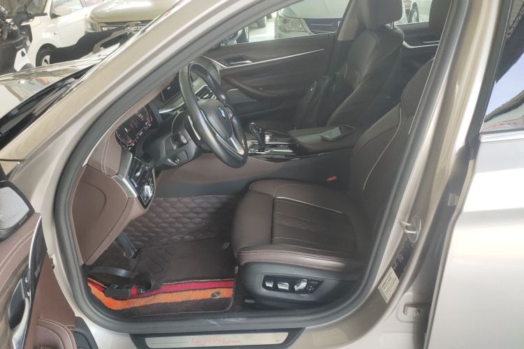 宝马5系 2020款 530Li 尊享型 豪华套装中控内饰19