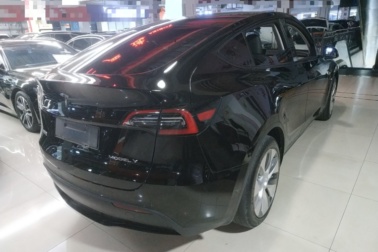 特斯拉 Model Y 2022款 改款 后轮驱动版车身外观7
