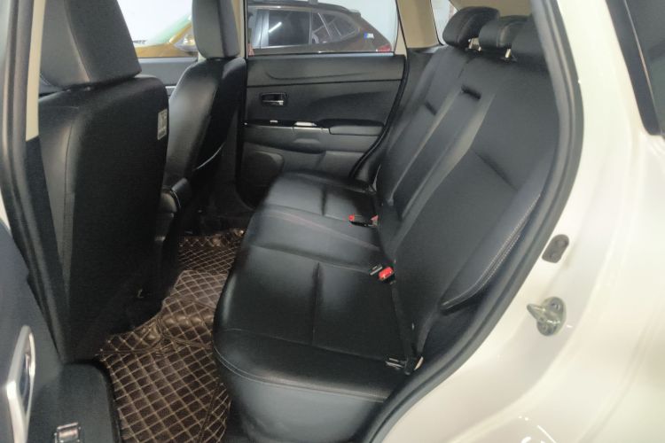 三菱 劲炫ASX 2018款 2.0L CVT两驱尊享版中控内饰21