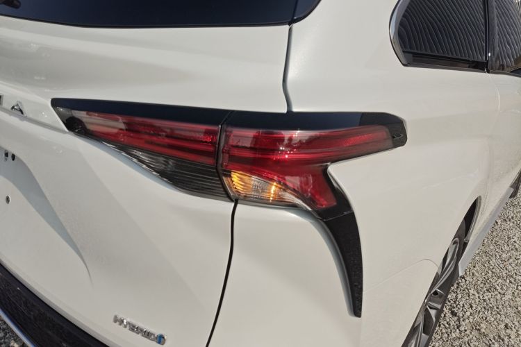 丰田 格瑞维亚 2023款 2.5L混动 尊贵PLUS版车身外观6006