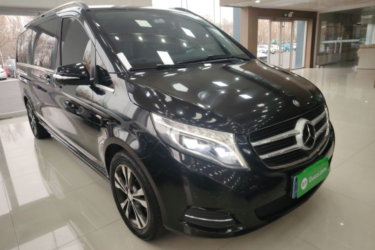 奔驰V级 2016款 V 260 L 尊贵加长版车身外观3