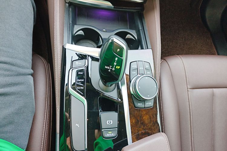 宝马5系 2020款 525Li 豪华套装中控内饰18