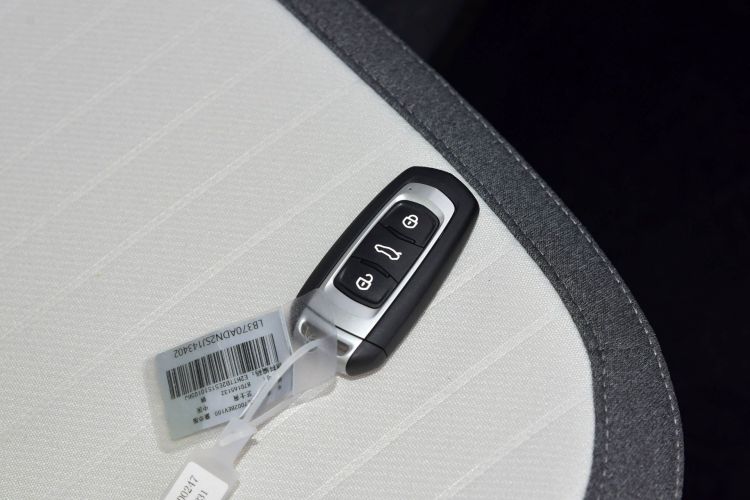 吉利银河 熊猫 2025款 210km 元气熊中控内饰7001