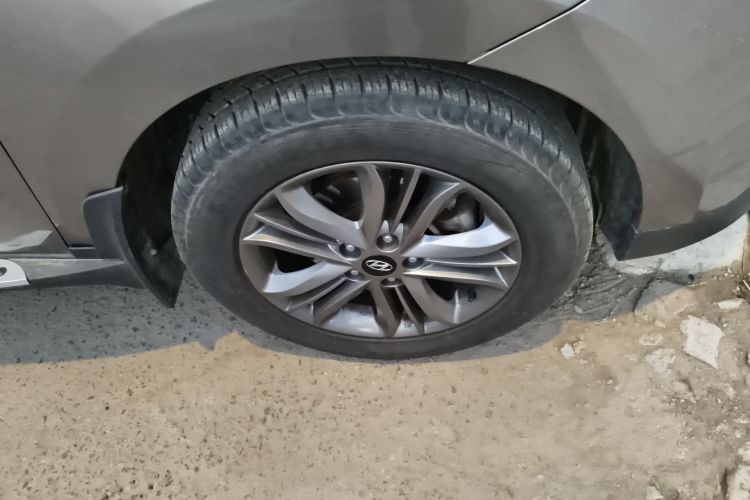 北京现代ix35 2013款 2.0L 自动两驱智能型GLS 国V车身外观10