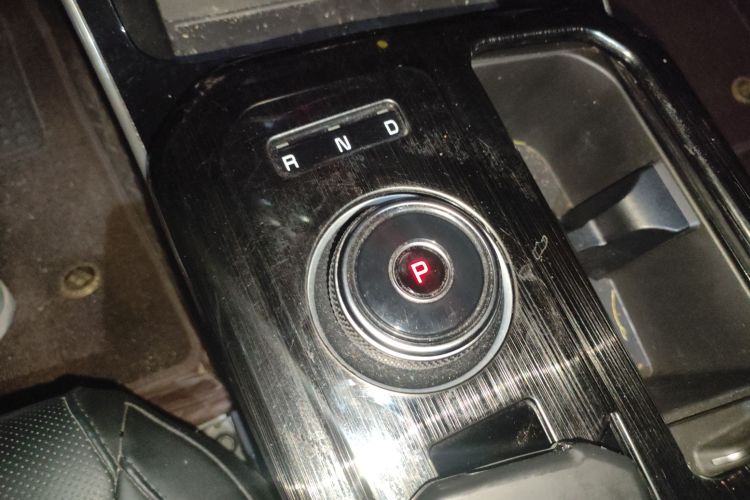 起亚K5 2020款 270T CVVD 豪华版中控内饰18