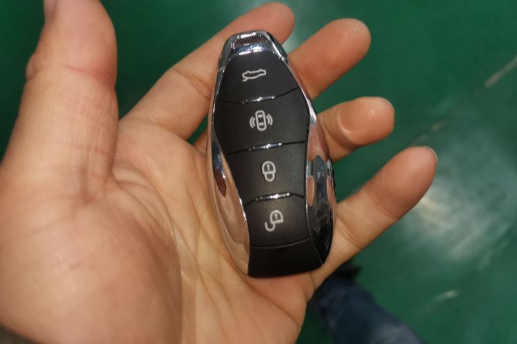 红旗H5 2023款 2.0T 自动智联旗畅版中控内饰11