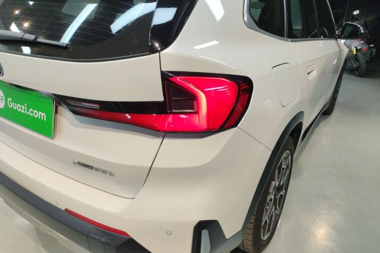 宝马iX1 2023款 xDrive30L X设计套装车身外观9