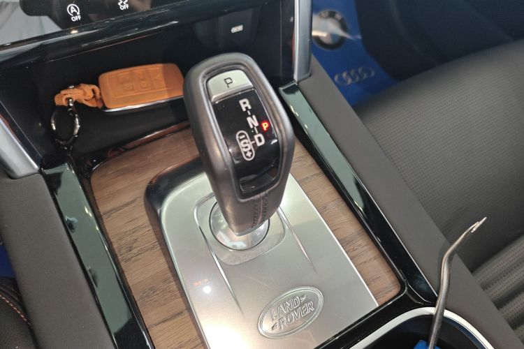 路虎 发现运动版 2020款 249PS R-Dynamic 性能科技版 7座中控内饰18