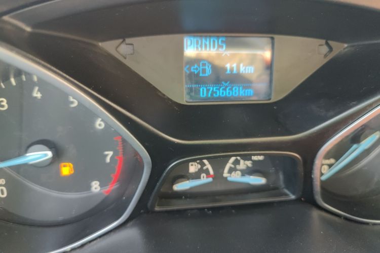 福特 福克斯 2017款 三厢 1.6L 自动风尚型智行版中控内饰14