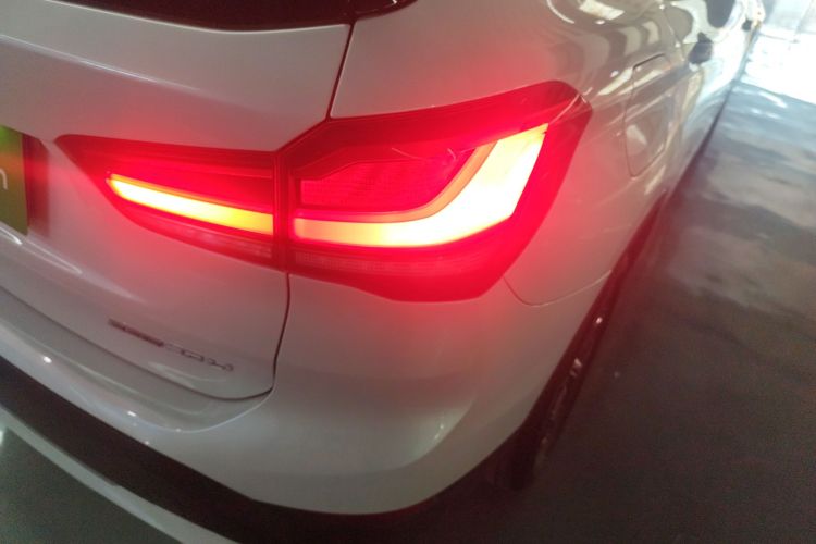 宝马X1 2022款 sDrive20Li 尊享型车身外观9