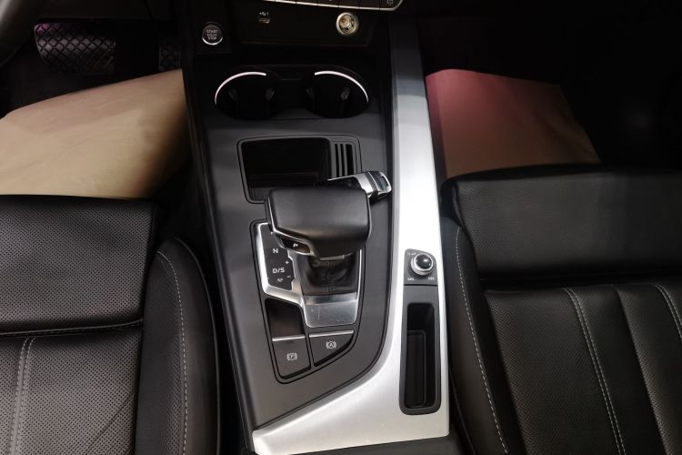 奥迪A4L 2020款 40 TFSI 豪华动感型中控内饰18