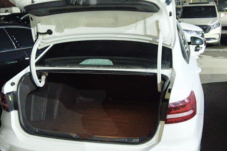 大众 朗逸 2023款 1.5L 自动得逸版机舱底盘23