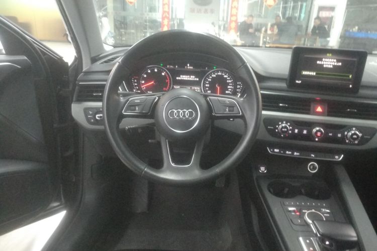 奥迪A4L 2018款 30周年年型 40 TFSI 进取型中控内饰13