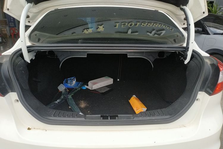 福特 福克斯 2012款 三厢 1.6L 自动舒适型机舱底盘23