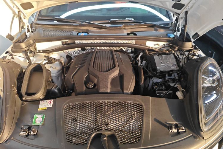 保时捷 2023款 Macan 2.0T机舱底盘24