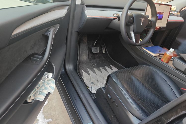 特斯拉 Model Y 2024款 后轮驱动版中控内饰20