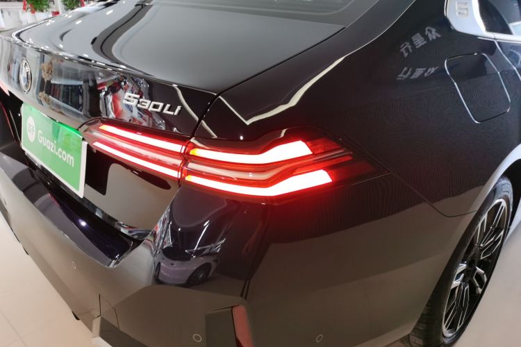 宝马5系 2024款 530Li 领先型 M运动套装车身外观6006