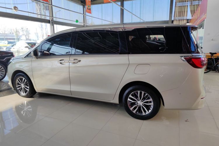 别克GL8 2022款 ES陆尊 653T 尊享型车身外观4