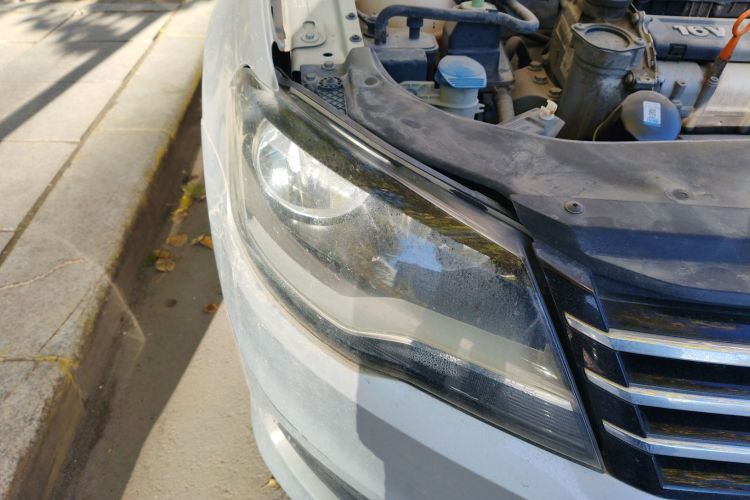 大众 宝来 2013款 1.6L 自动时尚型车身外观8