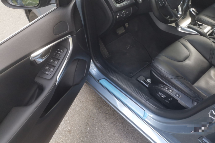 沃尔沃V40 2017款 T3 智雅版中控内饰20