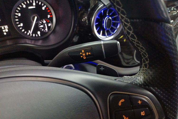 奔驰 威霆 2020款 2.0T 商务版 7座中控内饰18