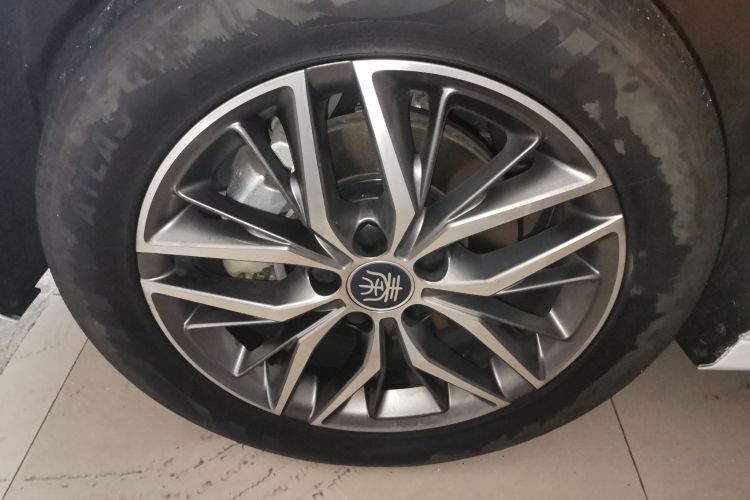 比亚迪 秦PLUS 2024款 荣耀版 EV 510KM领先型车身外观35