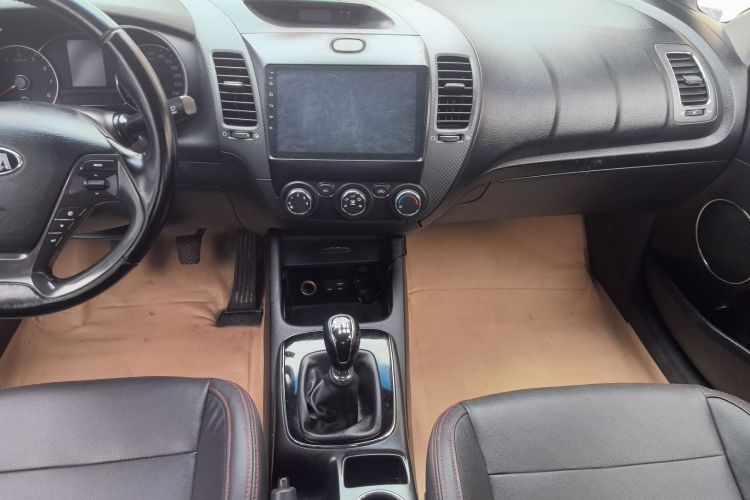 起亚K3 2016款 1.6L 手动GLS中控内饰16