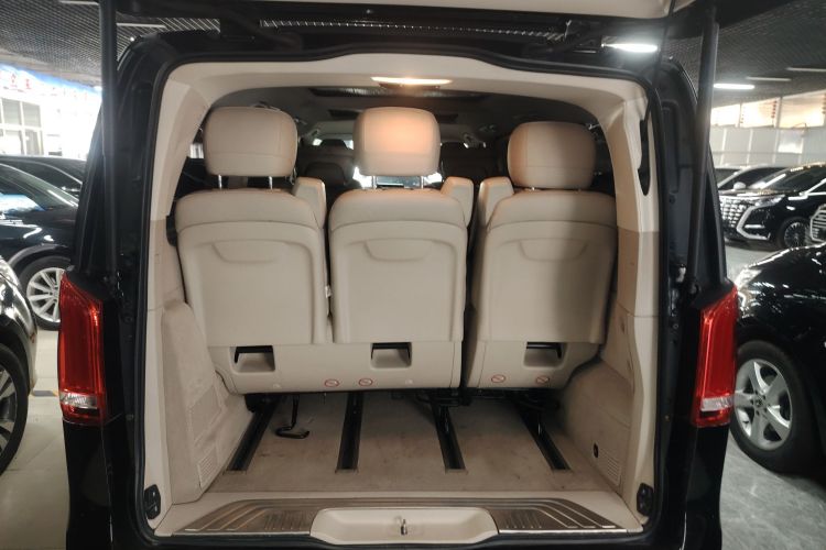 奔驰V级 2016款 V 260 L 尊贵加长版机舱底盘23