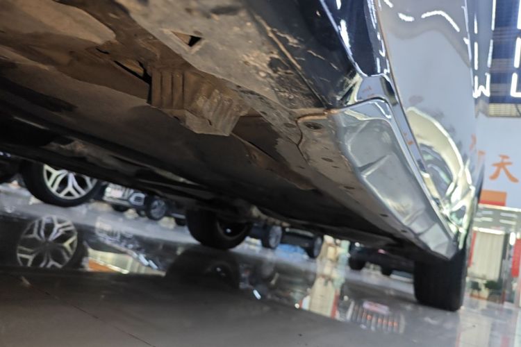 宝马X1 2023款 sDrive25Li X设计套装机舱底盘30